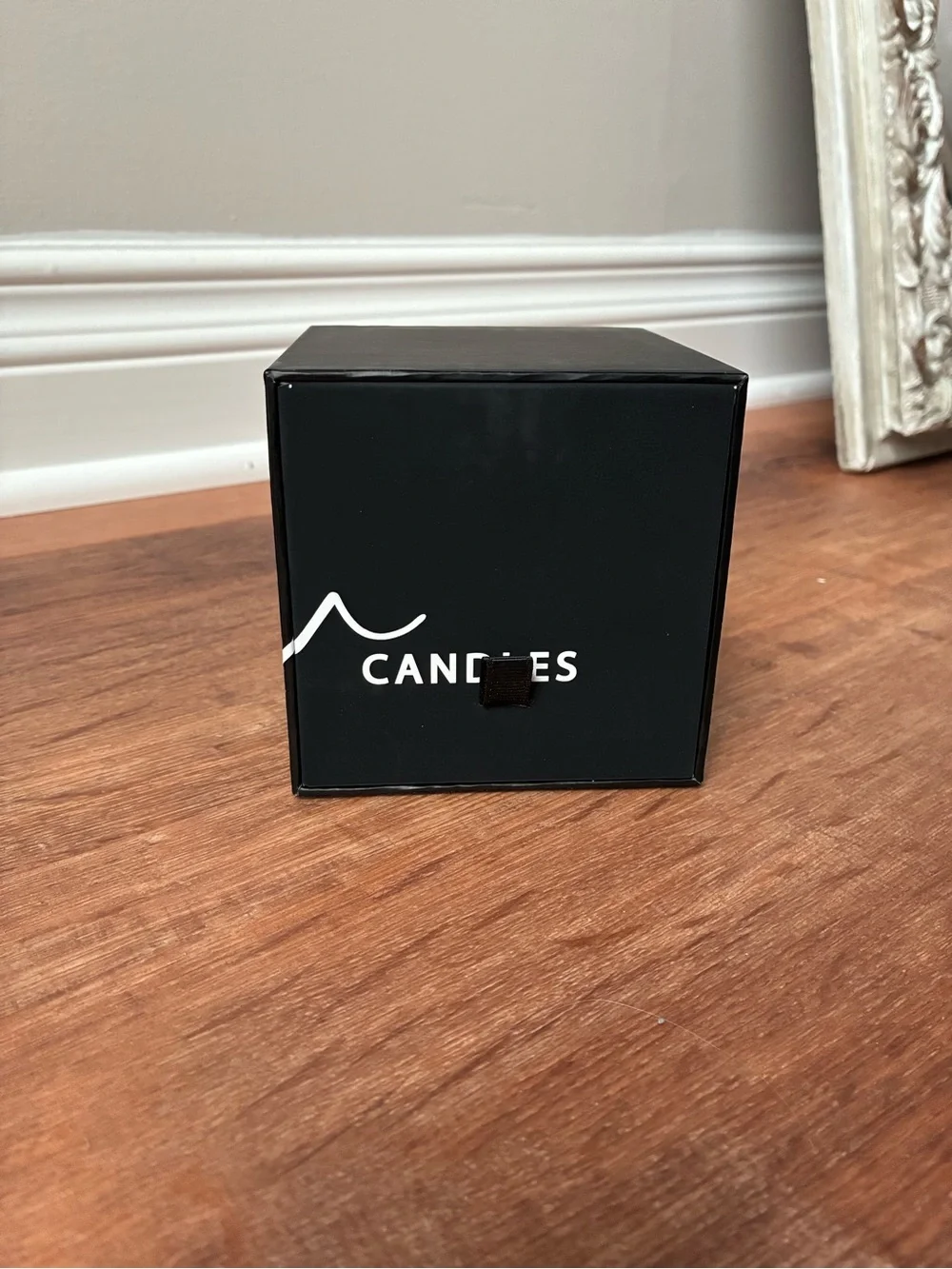 Lulu Jasmine, Oud & Sandalwood Scented Candle, Gift Box, NWT NIB